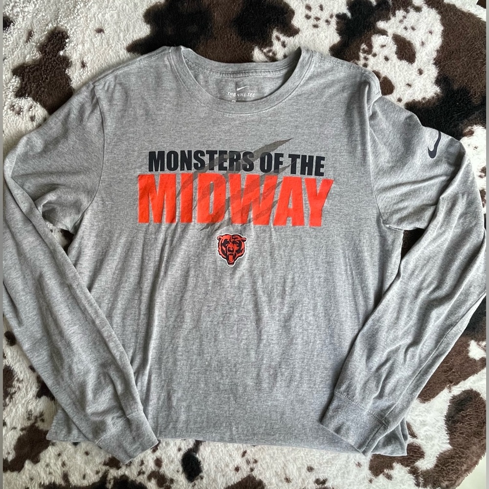 Monsters of the Midway Long Sleeve shirt sz M